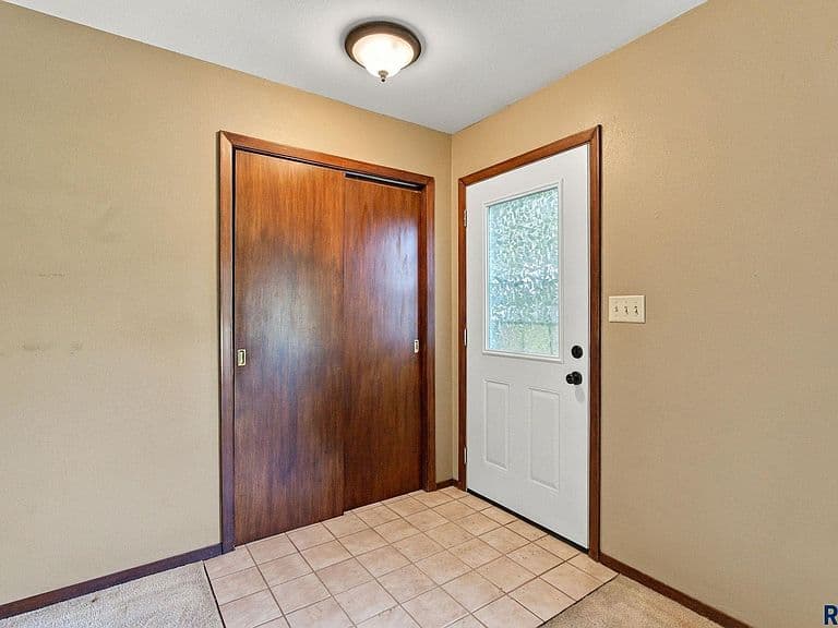 406 Johnson Ave photo 2