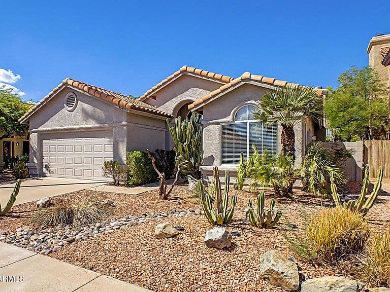 4640 E MICHELLE Drive photo 3