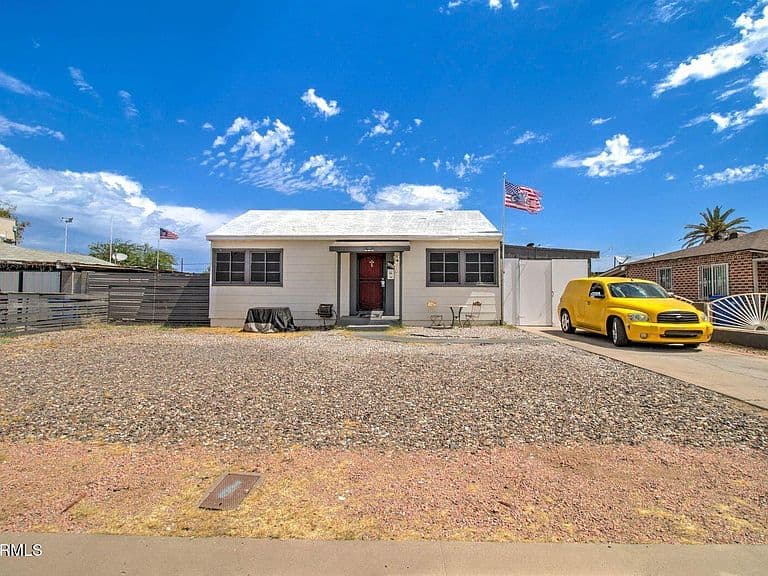 3338 E Taylor Street photo 1