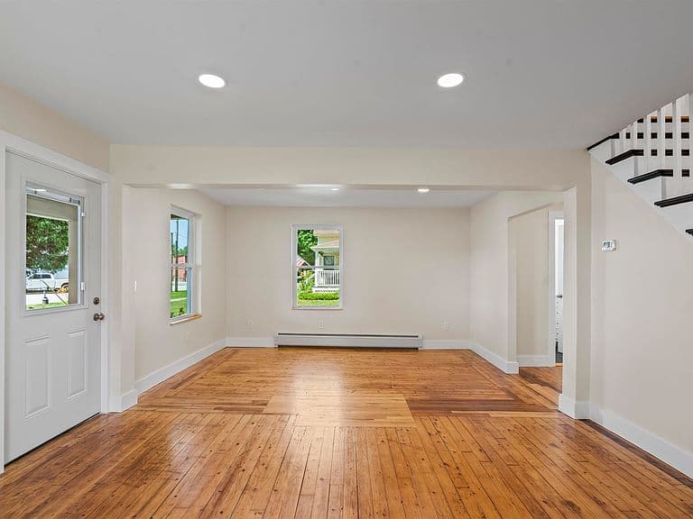15 Sunset Avenue photo 5