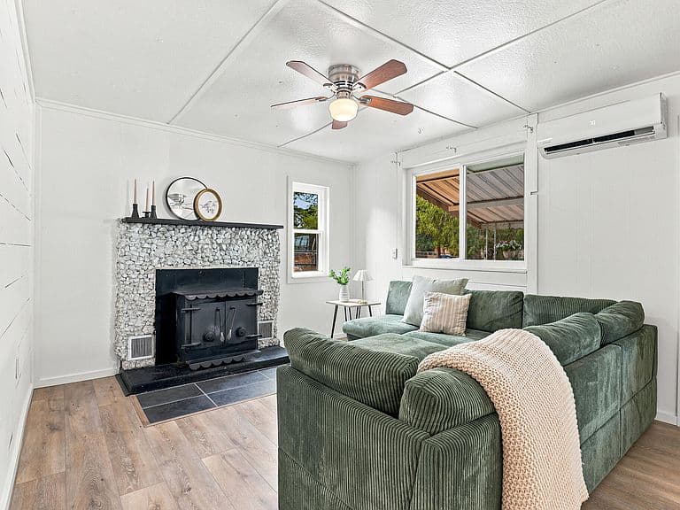 209 S Colcord Rd photo 3