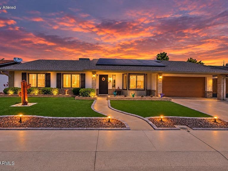 1102 E ROSEMONTE Drive photo 2