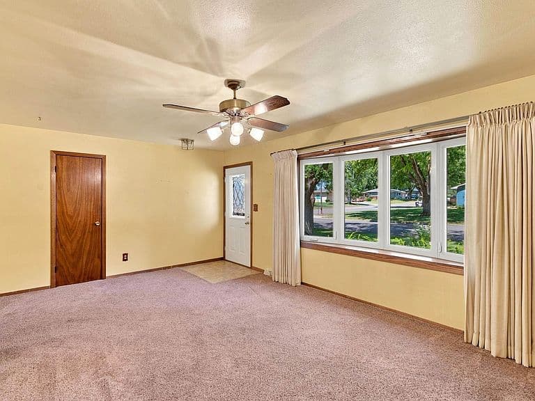 205 Crestwood Dr photo 2