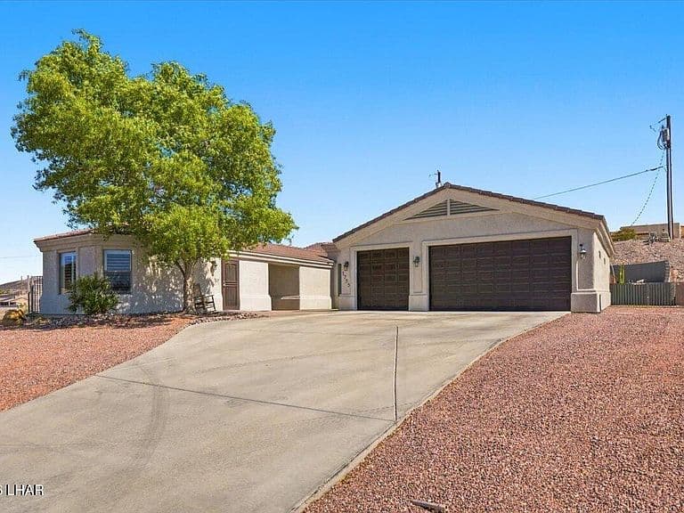 1735 Peruvian Ln photo 1