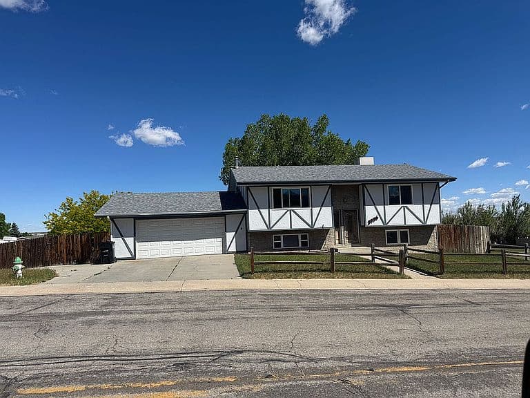 3596 Meadowlark Dr photo 1