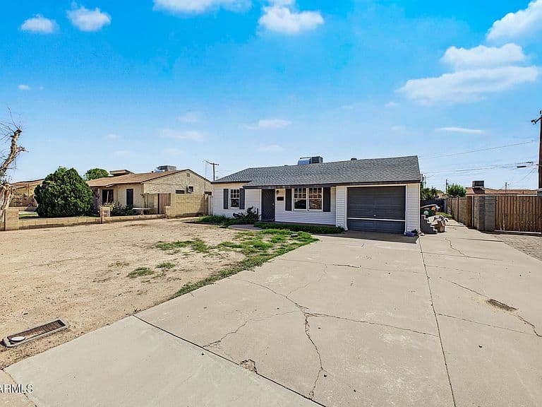 153 E LA CIENEGA Avenue photo 3