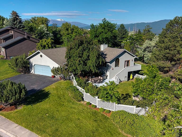 171 Fairway Dr photo 2