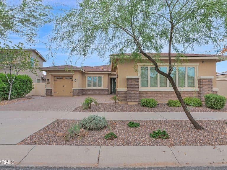 10614 E LINCOLN Avenue photo 3
