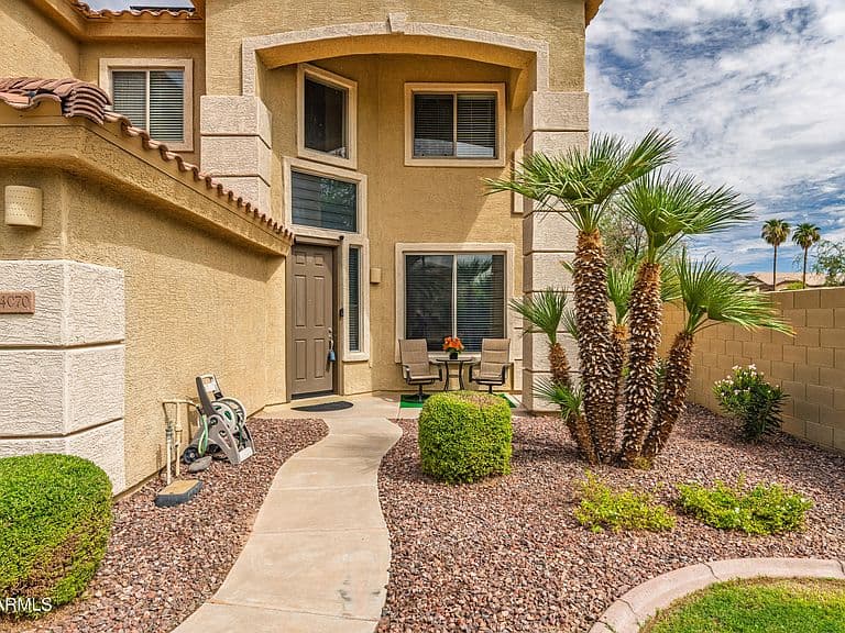 44070 W YUCCA Lane photo 4