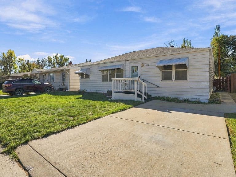 1815 Evergreen Dr photo 2