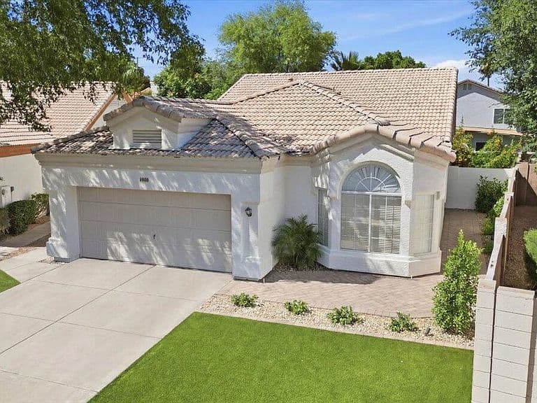 1028 N COLUMBUS Drive photo 3