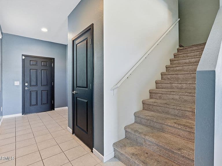 6835 W GETTY Drive photo 4