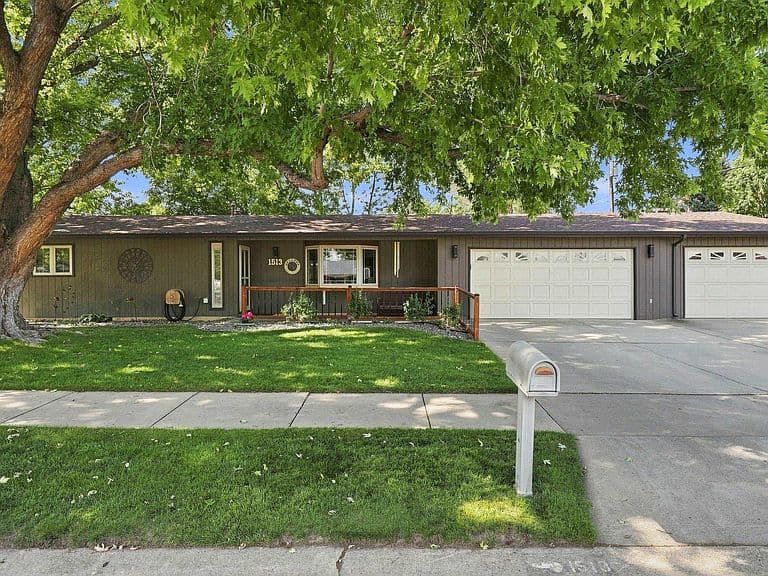 1513 Minuteman Dr photo 3