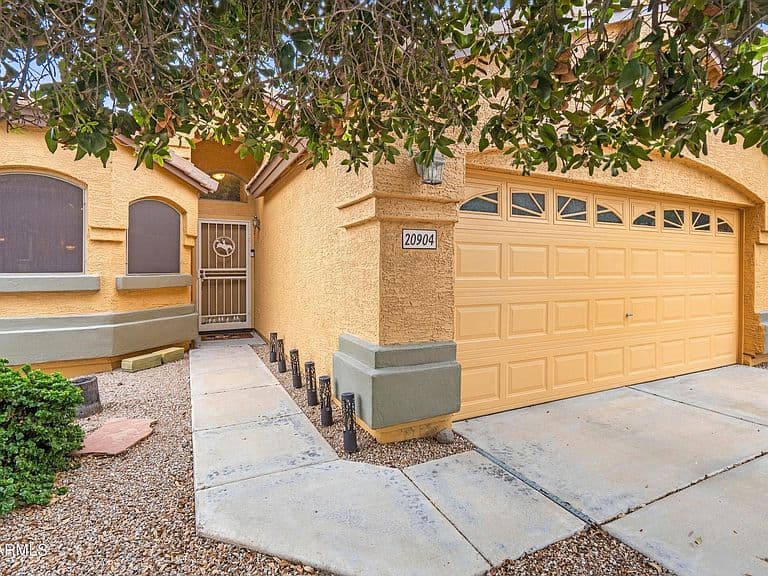 20904 N 39TH Place photo 3