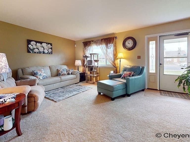 1240 Madison Ave photo 4