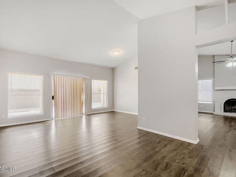 8231 W CORRINE Drive photo 5