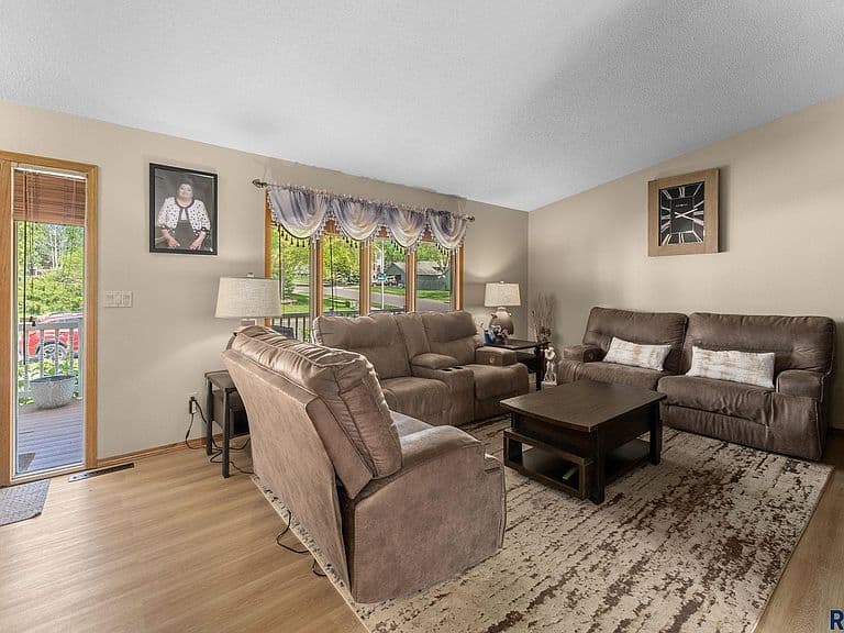 3525 S Matthew Dr photo 2