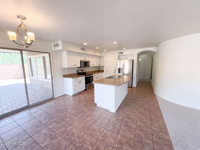 25798 W HILTON Avenue photo 2