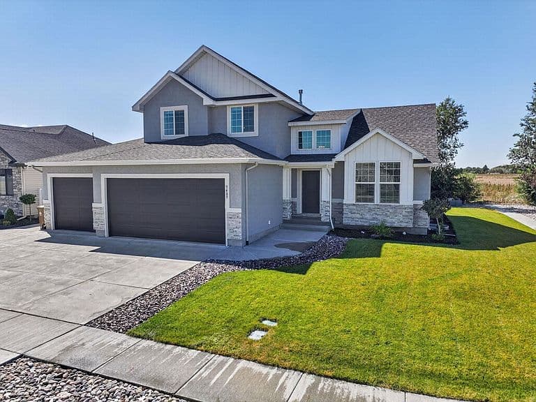 5489 Cole St photo 1