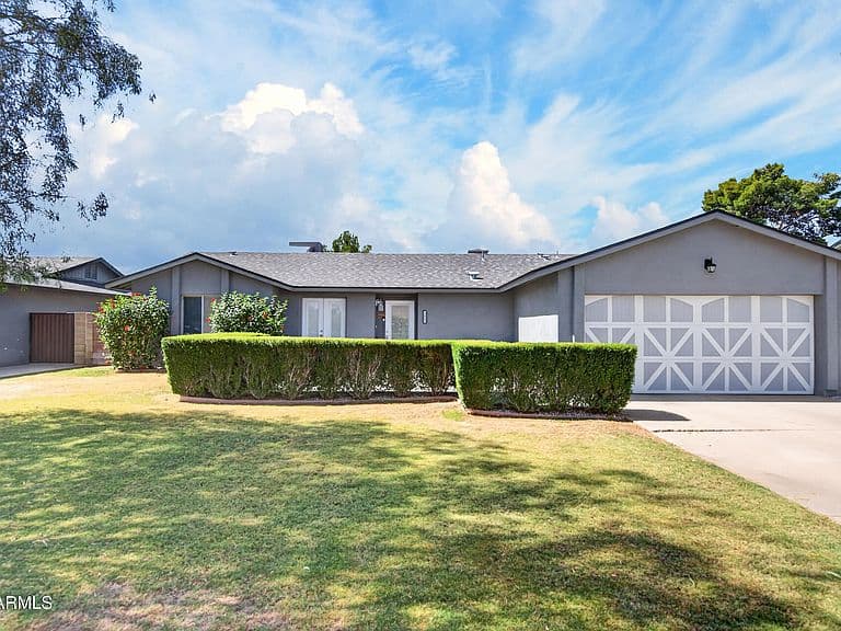 5811 E CROCUS Drive photo 2