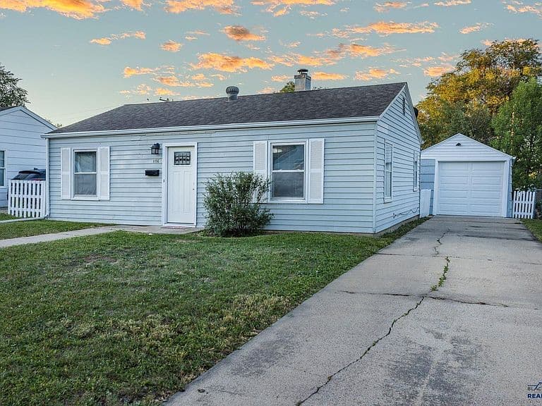 115 E Saint Andrew St photo 1