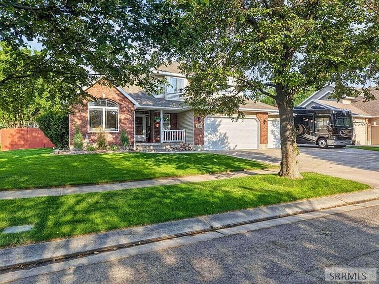 636 Gary St photo 3
