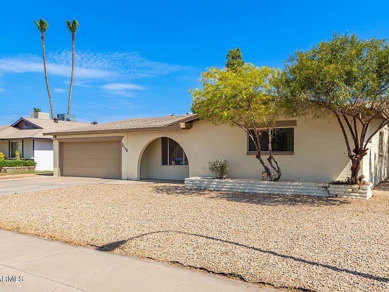 2118 E Carson Drive photo 4