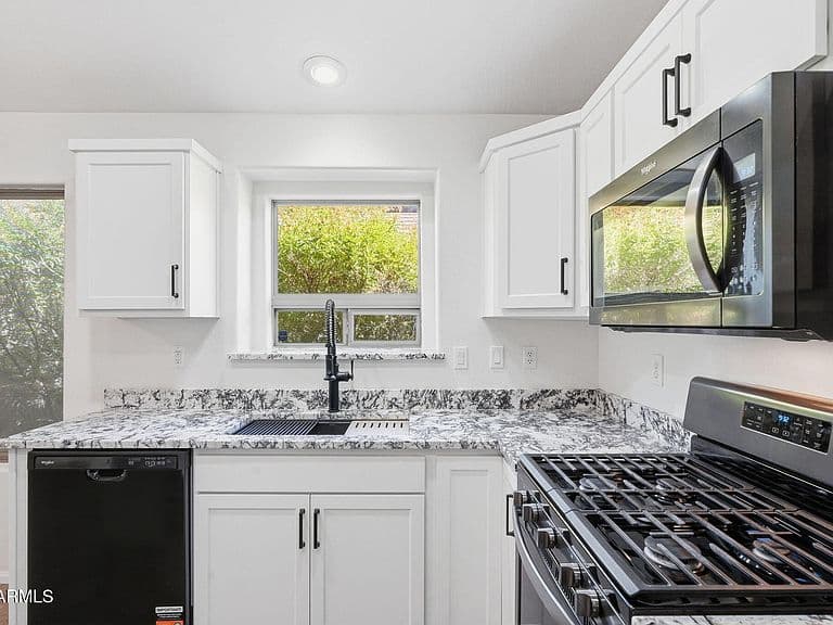 17805 W ANDORA Street photo 3