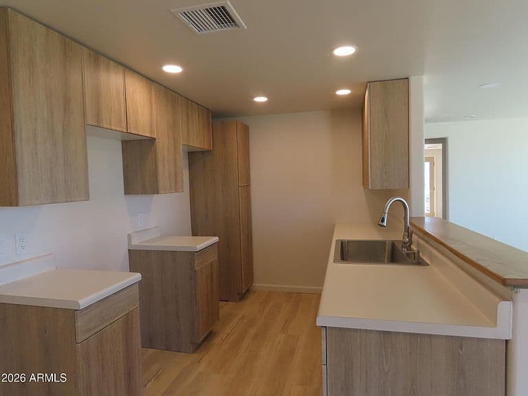 835 W Spray Street photo 3