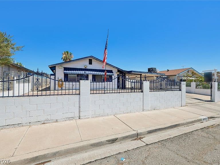 4832 Lana Dr photo 3