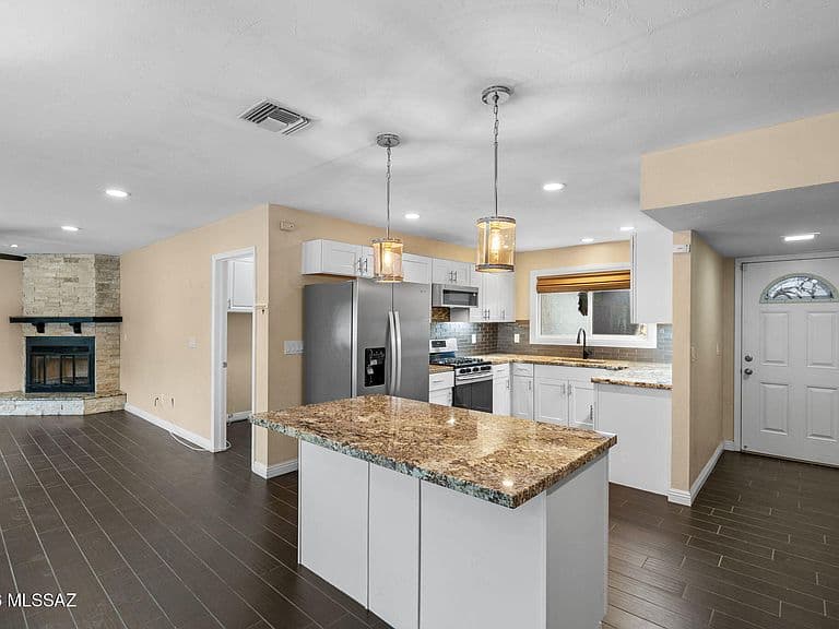 2961 N Rio Verde Dr photo 2