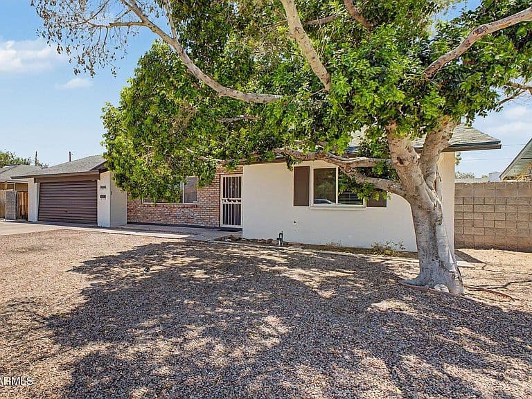 4119 W GOLDEN Lane photo 3