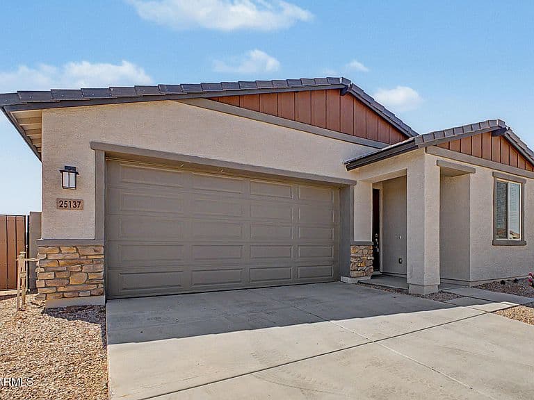 25137 W WAYLAND Drive photo 4