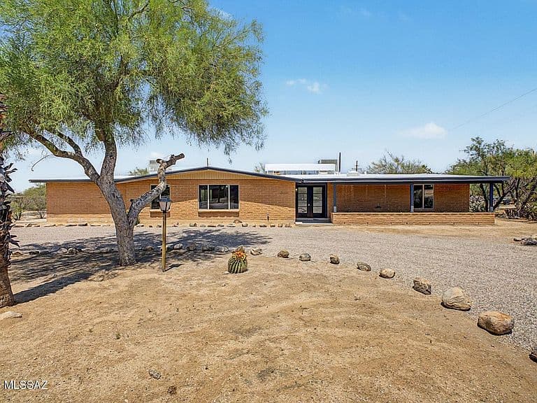 1164 W Emerine Dr photo 2