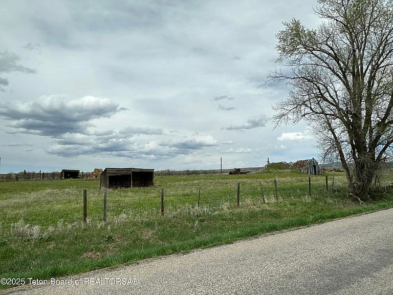 5775 N 500 W photo 3