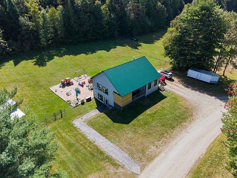190 Ash Lane photo 2