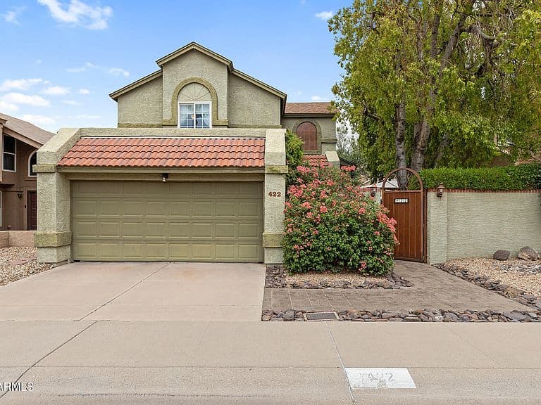 422 E KERRY Lane photo 1
