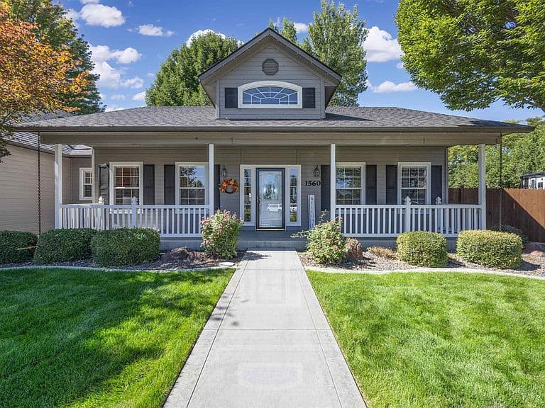1560 W Yellowstone Ct photo 2