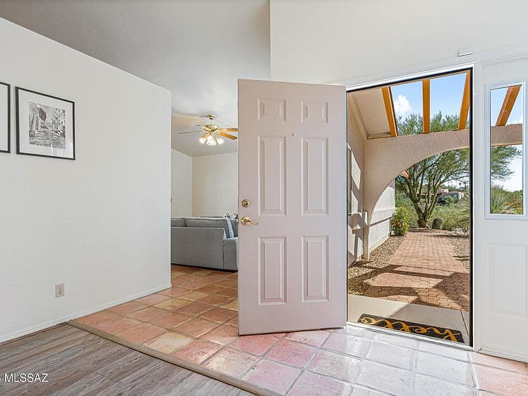 9801 E Prospect Ln photo 3