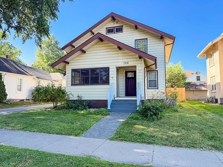 706 7th St photo 1