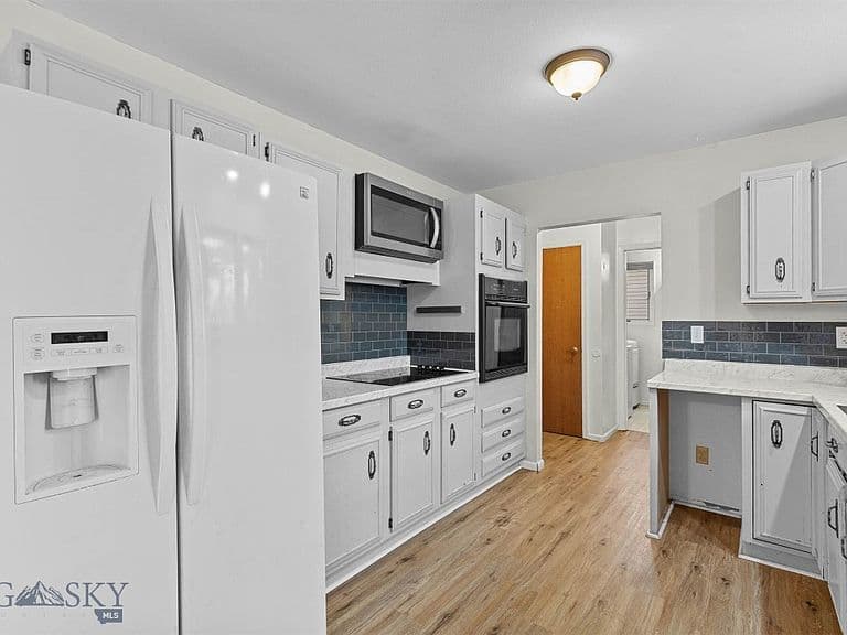 605 Robin Ln photo 3