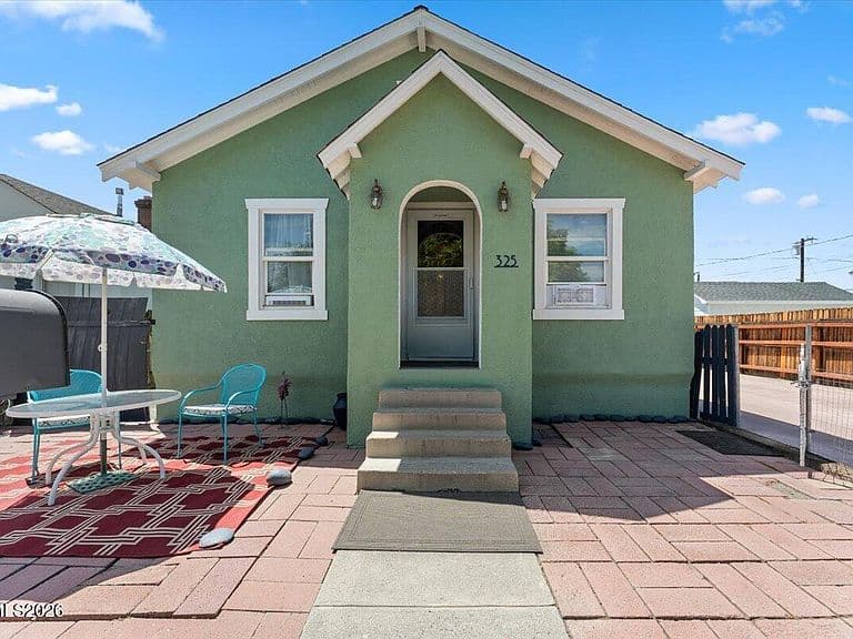 325 5th St photo 1