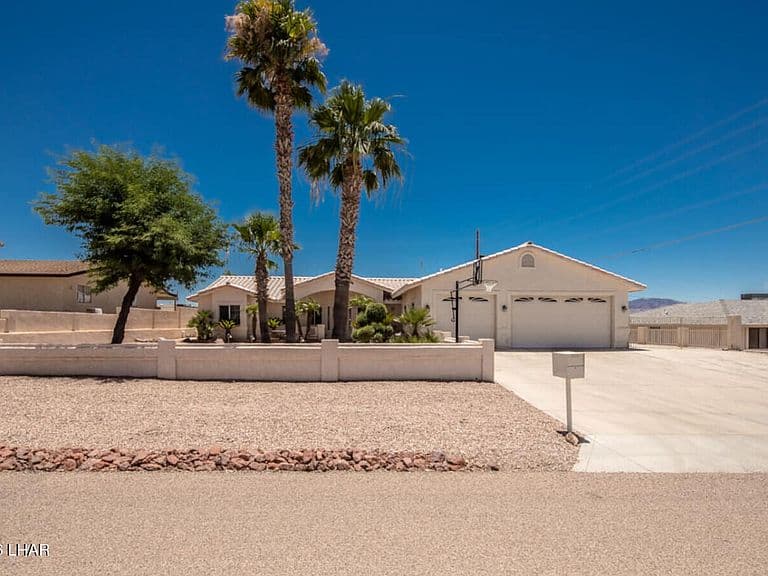 1720 Topaz Dr photo 2