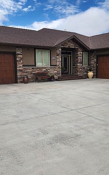 1560 Blue Spruce Dr photo 1