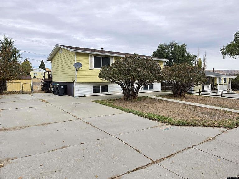 530 Logan St photo 5
