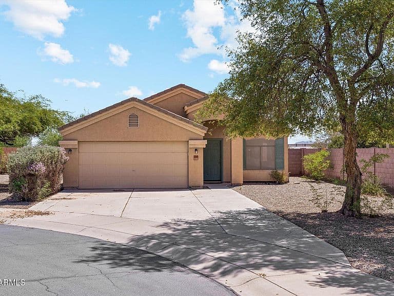 15957 W LARKSPUR Drive photo 2