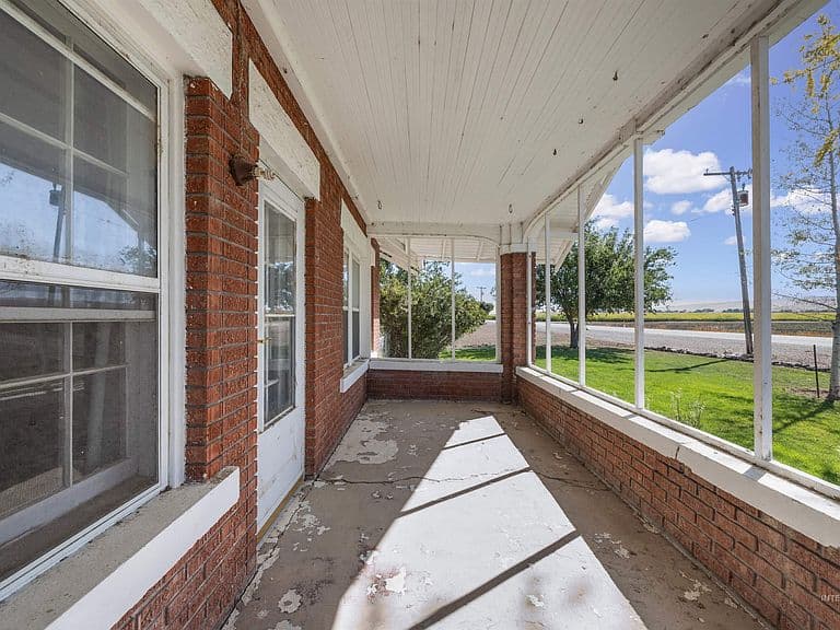4574 Bennett Rd photo 2