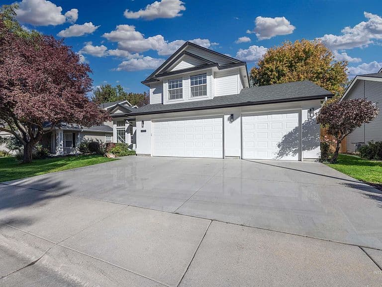 2320 E Alderhill Dr photo 1