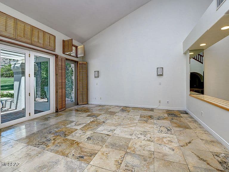 5031 E Calle Brillante photo 2