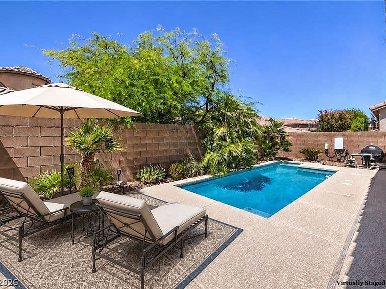 1061 Ambrosia Dr photo 3